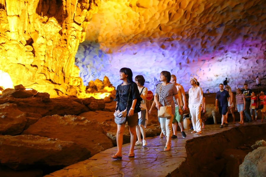 Thien Cung Cave.