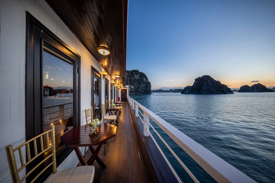 Treasure Junk: A Boutique Bai Tu Long Bay Cruise by a Heritage Operator