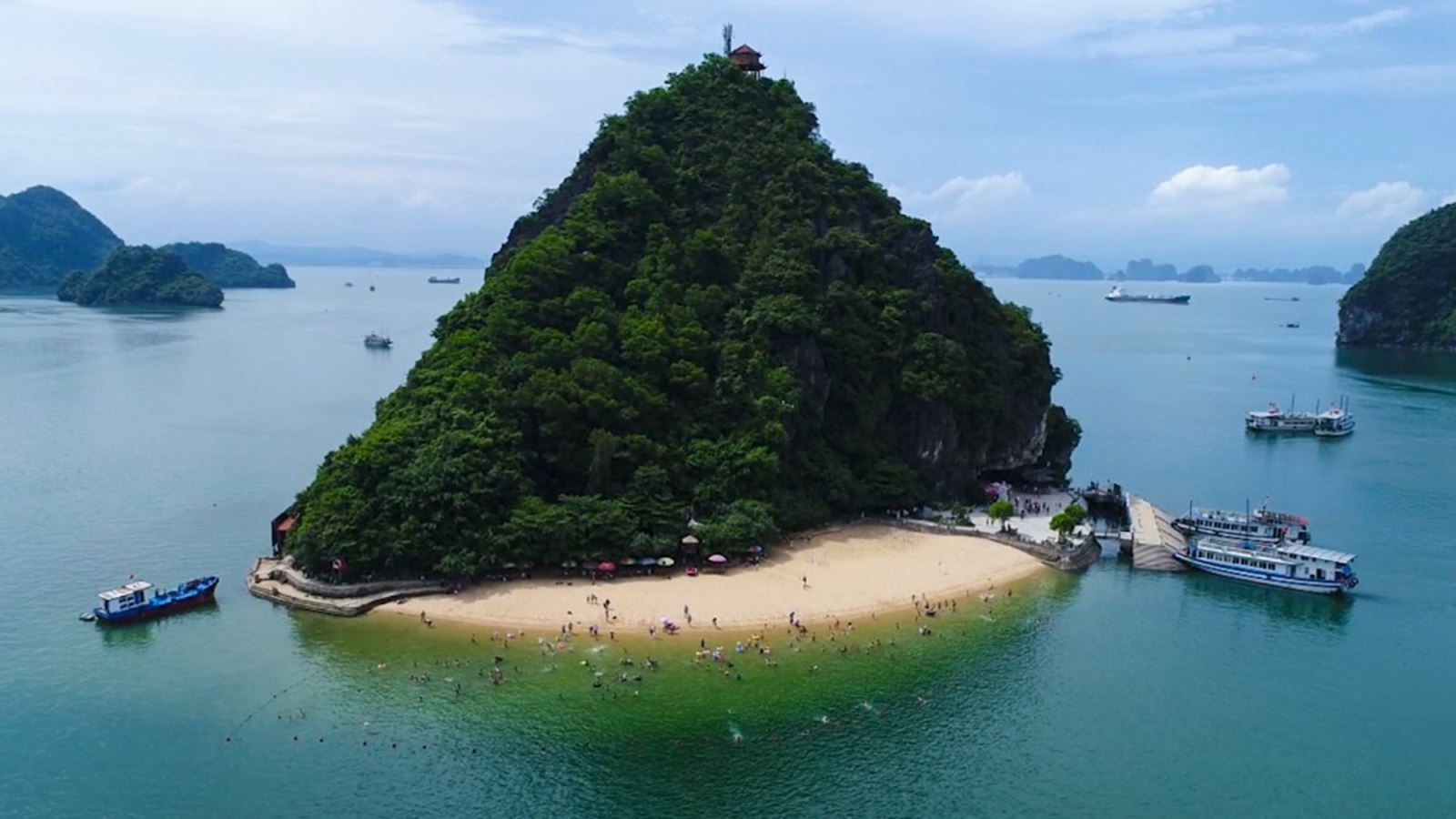 Best Spots for Swimming and Kayaking in Halong Bay