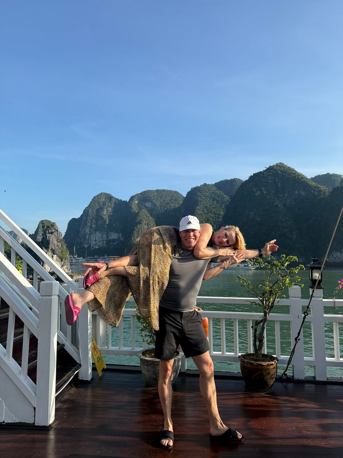 How to Plan a Halong Bay Cruise for a Special Occasion ? (Birthday, Honeymoon, Anniversary, Proposal)