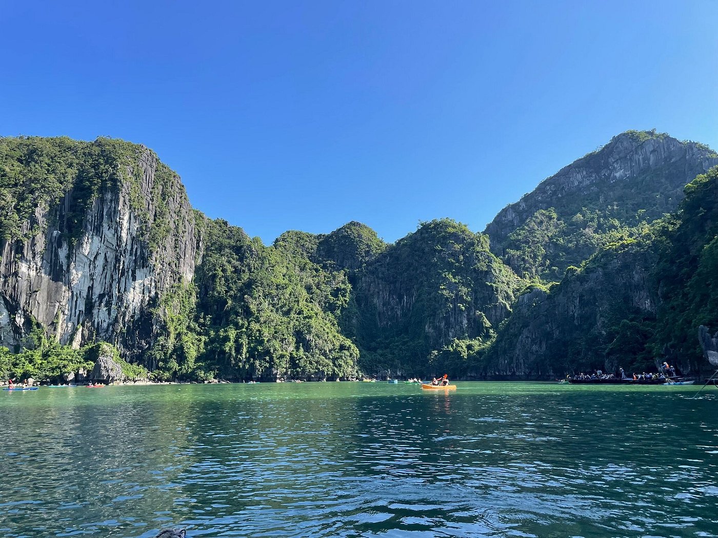Itinéraire 2 — Le parcours le plus classique et le plus emblématique de la baie d’Halong