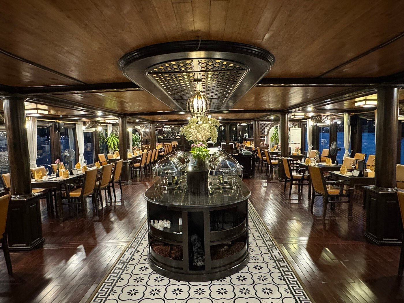 Cruise Restaurant